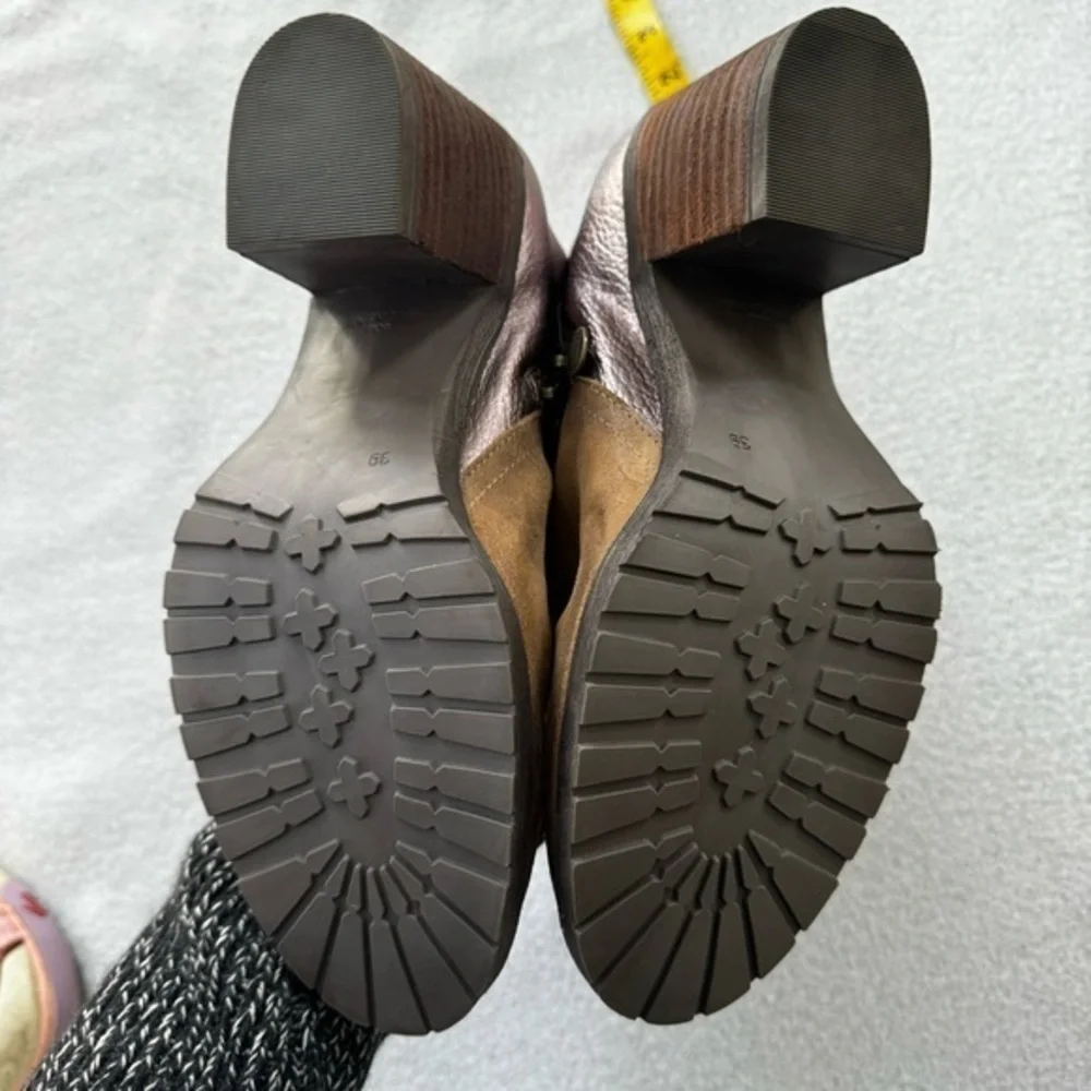 WANDA PANDA‎ EDITA lug sole side zip leather metallic  bootie Made in Spain